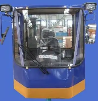 Стекло кабины лобовое (1050х1060х1150) CDM833