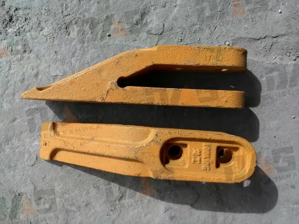 Зуб ковша фронтальный (крепление на болтах) CDM833, CDM855