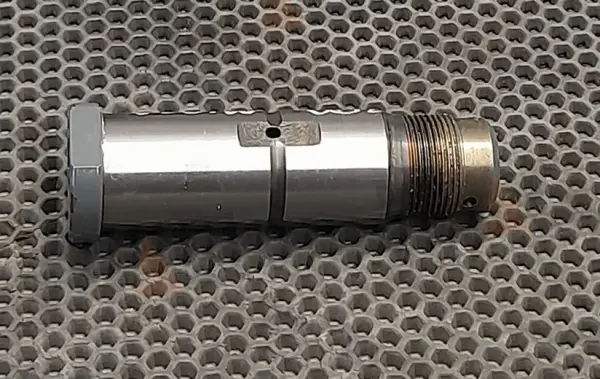Палец D=40 мм, L=100/135 мм (подрамника) с резьбой CDM936N оригинал