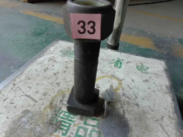 Болт М30х2х120 (10.9) (с гайкой) (крепления переднего моста) 