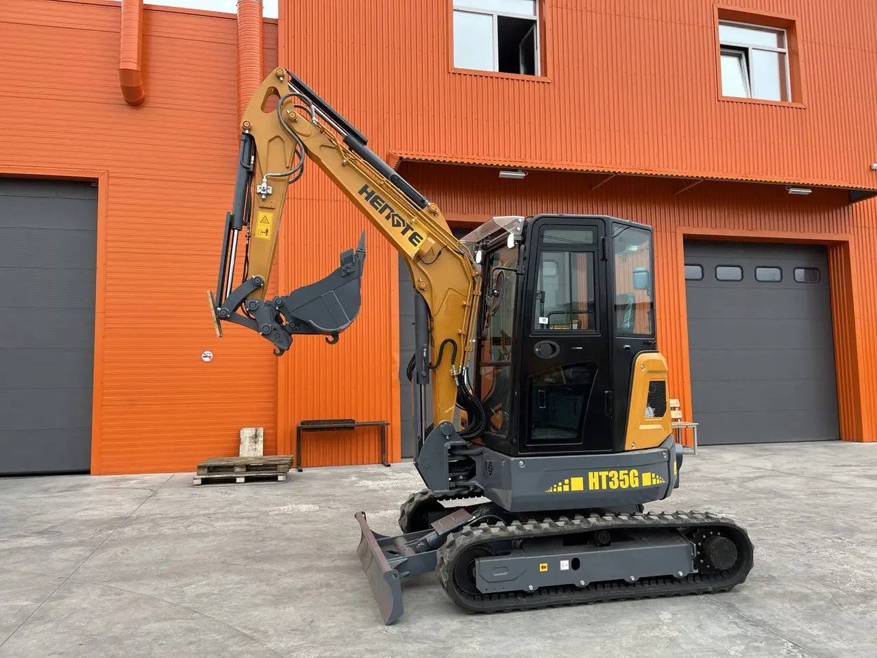 Мини-экскаватор HENGTE HT35 грузоподъемностью  в Тюмени