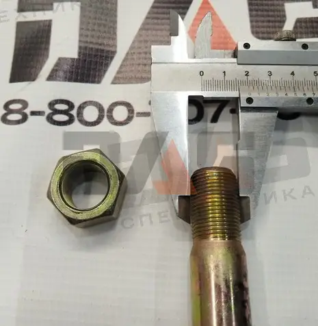 Шпилька с гайкой колеса 115 мм