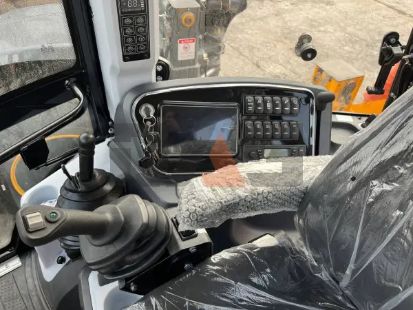 Экскаватор-погрузчик LONKING 84C купить в Тюмени