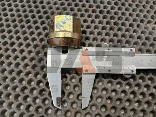 Шпилька крепления колеса с гайкой Carraro